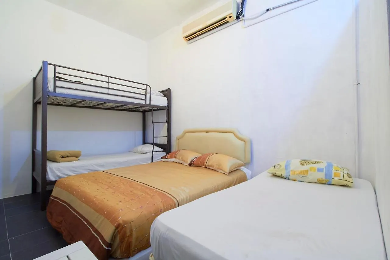 Tonight Hotel Hostel George Town 2*,  Malaysia
